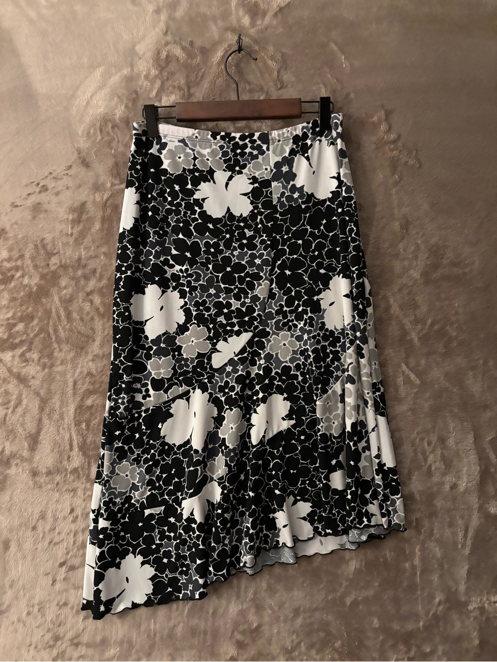 Susan Lawrence Asymmetrical Skirt Women’s Size L Black /White Floral Print
